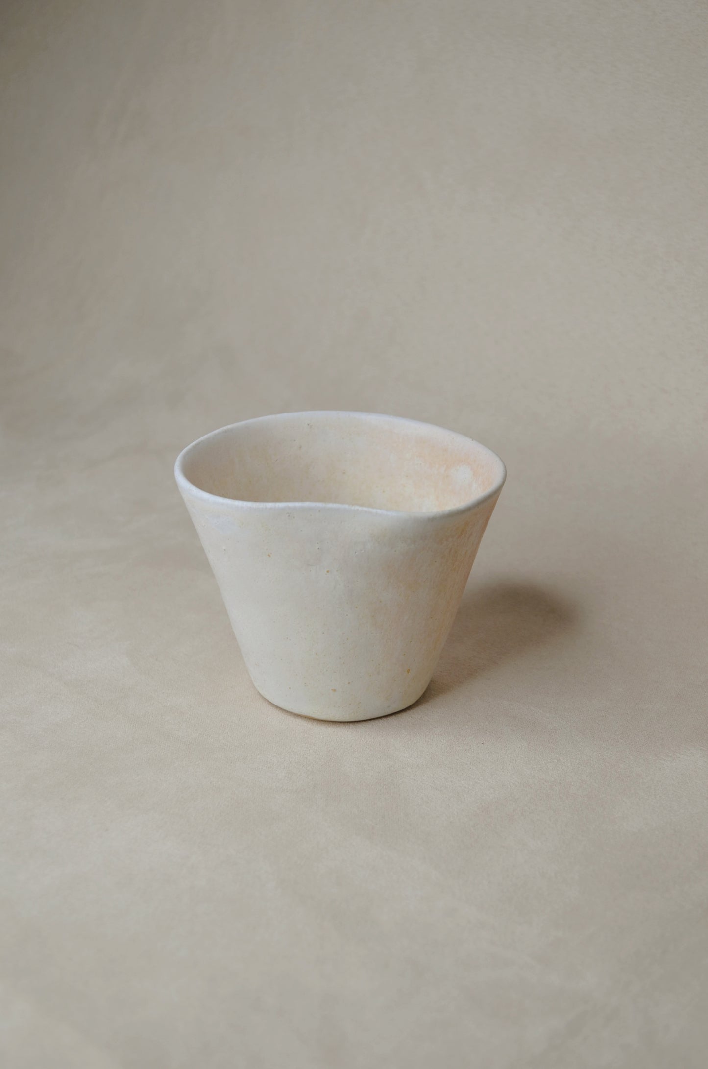 SATIN WHITE TULIP MUG