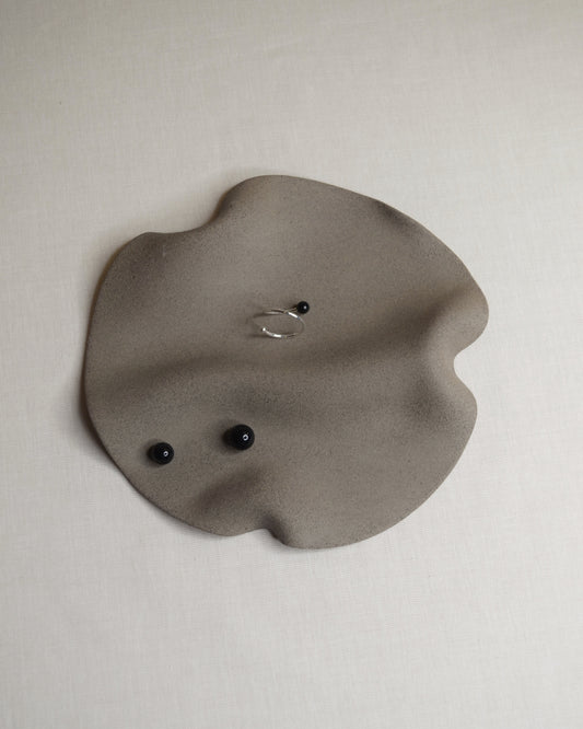 GREY SILK PLATE