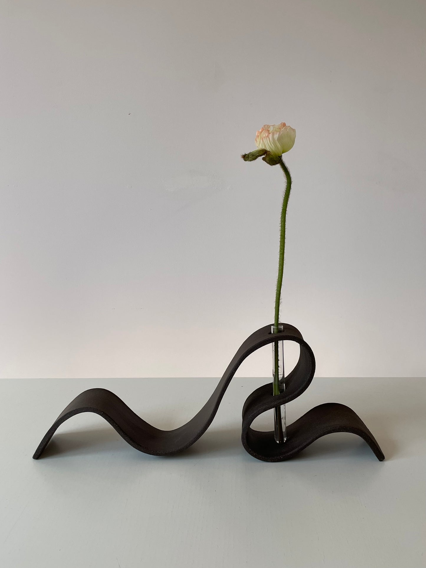 RUSTIC BROWN RIBBON VASE