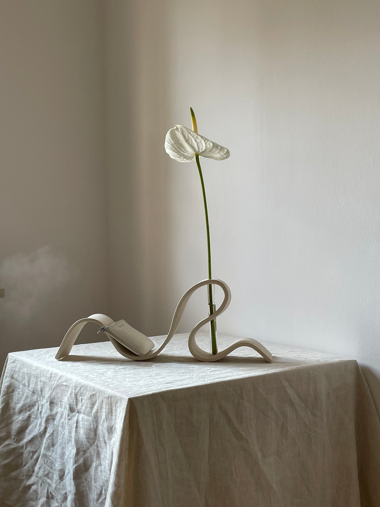 OFF WHITE RIBBON VASE