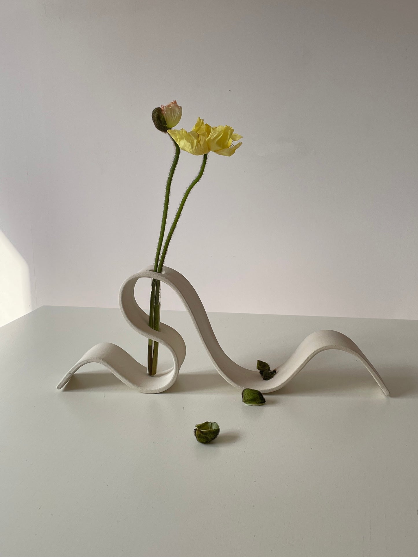 OFF WHITE RIBBON VASE